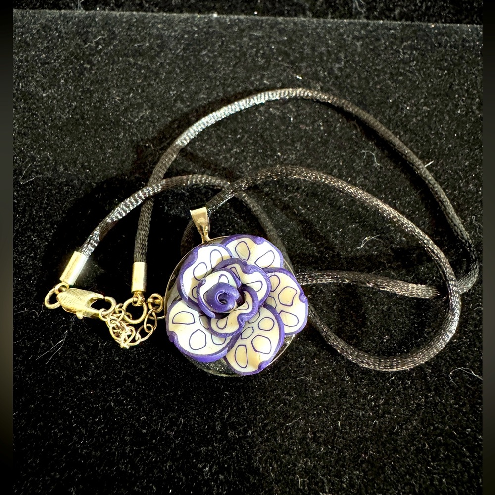 Super Cute Rose Shaped Necklace